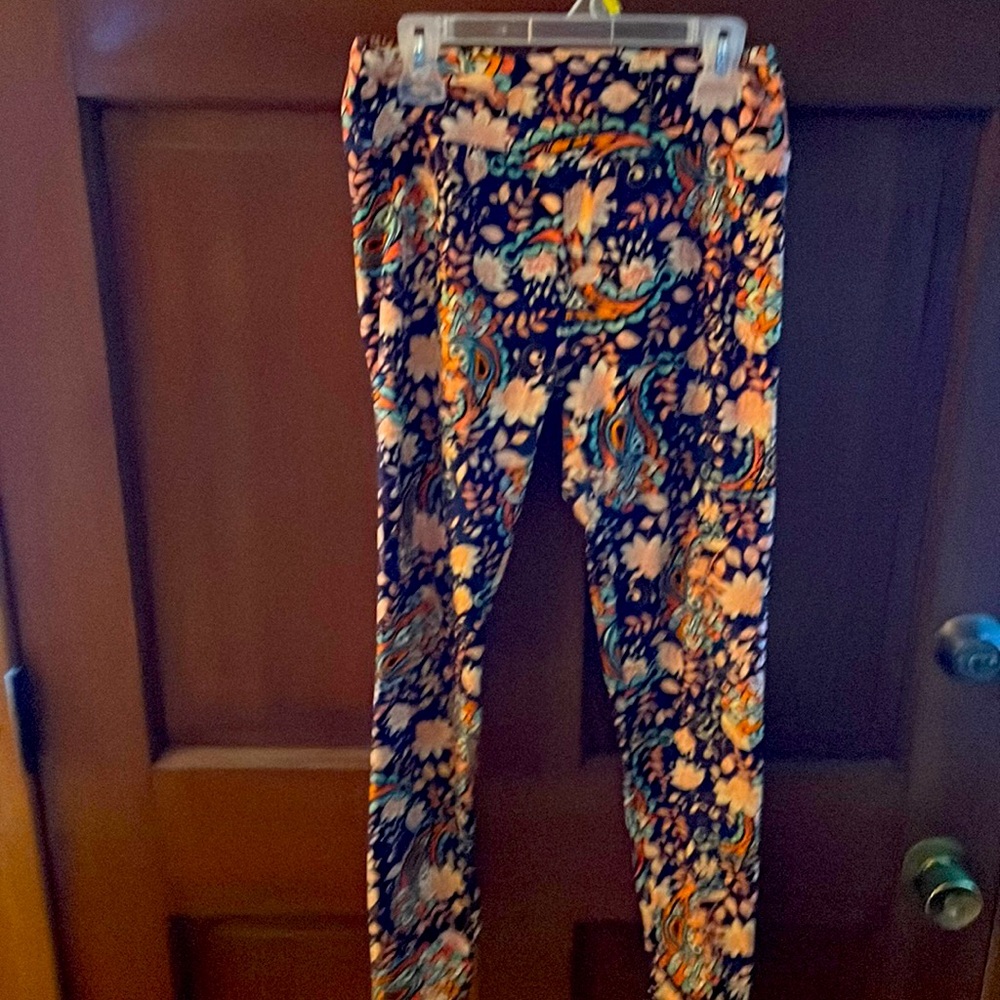 LulaRoe One Size leggings in paisley pattern. Like new